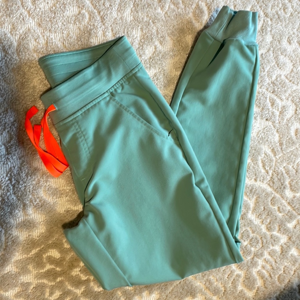 Figs Zamora Jogger in Jade